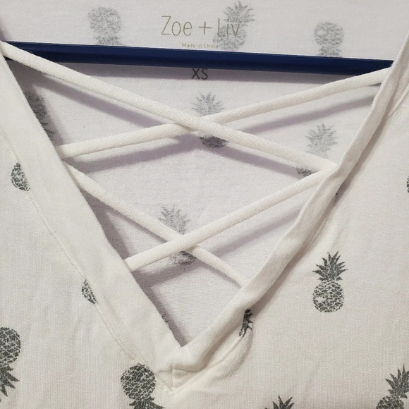 🔥 Zoe & Liv Pineapple V-Neck Top XS - Picture 4 of 6